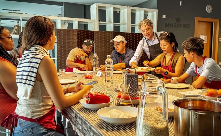 Barcelona: Seafood Paella ★Maestro★ & Tapas & Sangria - Key points before you book