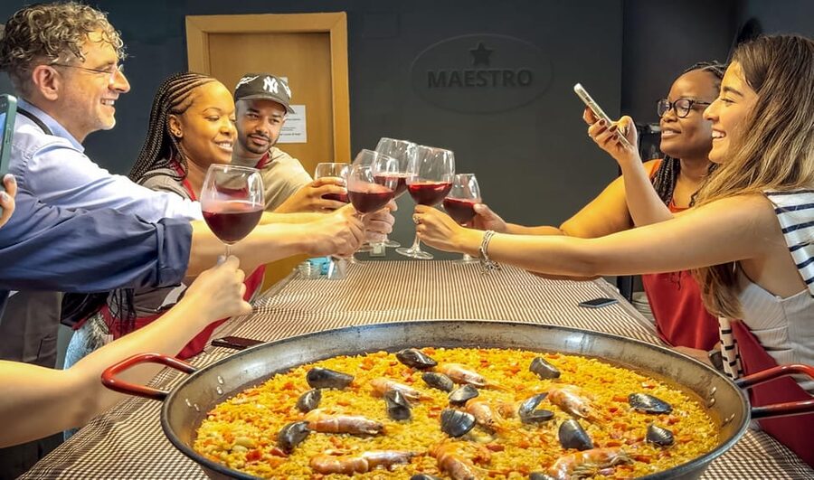 Barcelona: Seafood Paella ★Maestro★ & Tapas & Sangria - Why this Barcelona cooking class feels different