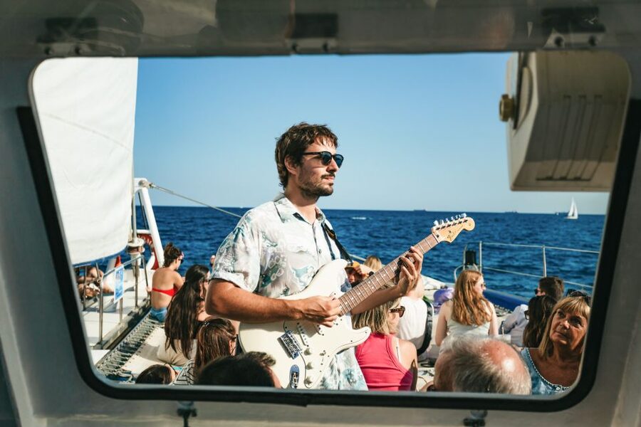 Barcelona: Sunset Catamaran Cruise with Live Music - Small Practical Tips That Make a Difference