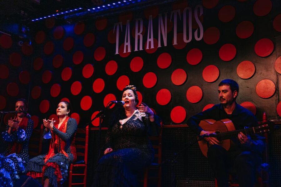 Barcelona: Tapas and Flamenco Experience - Plaça Reial and the flamenco performance