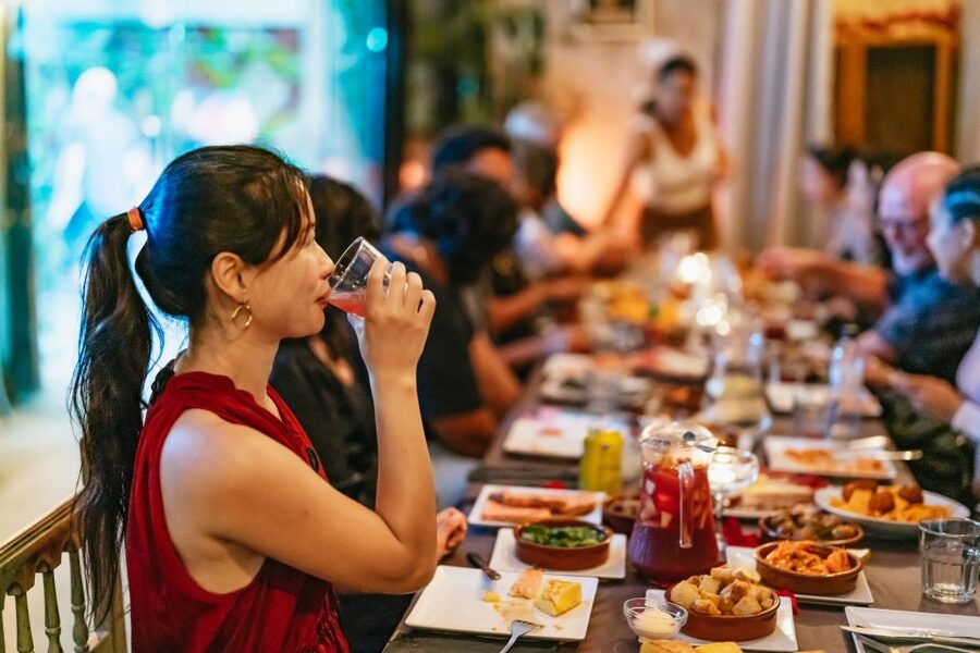Barcelona: Tapas and Flamenco Experience - The Gothic Quarter walk, with realistic expectations