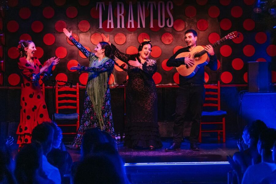 Barcelona: Tapas and Flamenco Experience - Dinner at Travellers Nest Bar