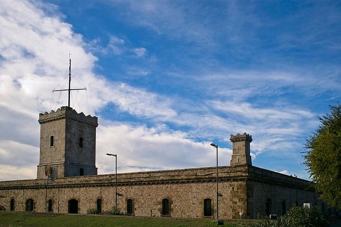Barcelona: Teleferic de Montjuic Admission Ticket - Finding the right starting point