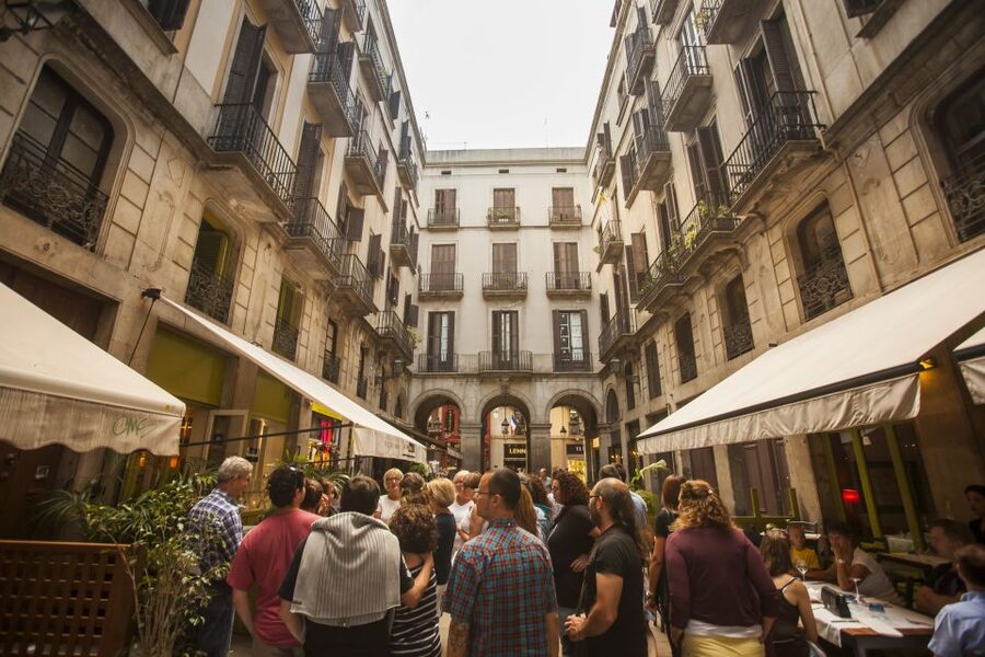 Barcelona: “The Shadow of the Wind” Literary Walking Tour - Santa Anna Church and the early streets of the story