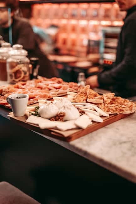 Barcelona: Tipsy Tapas & History Tour in the Gothic Quarter - Walking the Gothic Quarter between courses