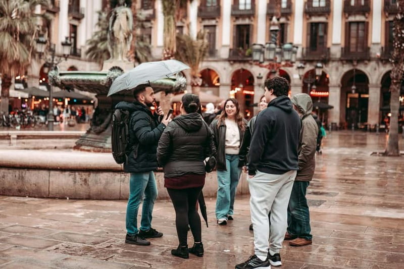 Barcelona: Tipsy Tapas & History Tour in the Gothic Quarter - Stop three: a polished finish with live music
