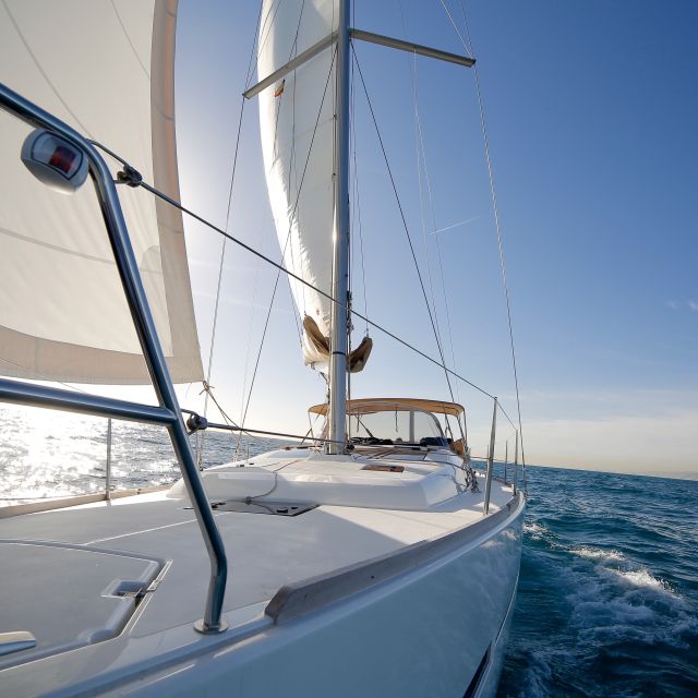 Barcelona: Two-Hour Midday or Sunset Sailing Cruise - Shared boat or private sail?