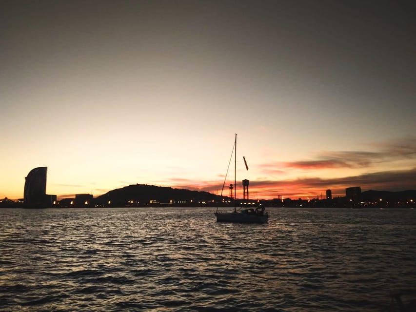 Barcelona: Unique Sunset Sailing Tour with Tapas & Open Bar - Five things to know before you sail