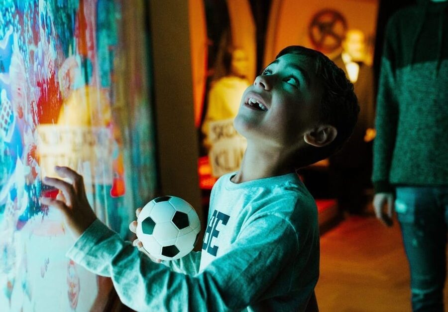 Barcelona: Wax Museum Entry Ticket - The opening rooms set the playful tone