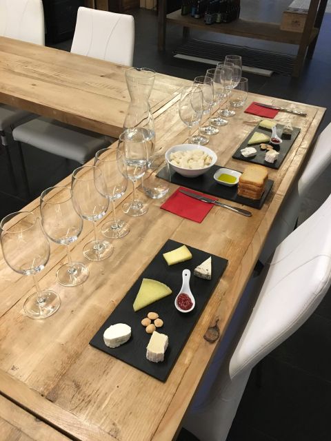Barcelona Wine Tasting: Catalan and Spanish Wines - Pairing cheese, snacks, and wine