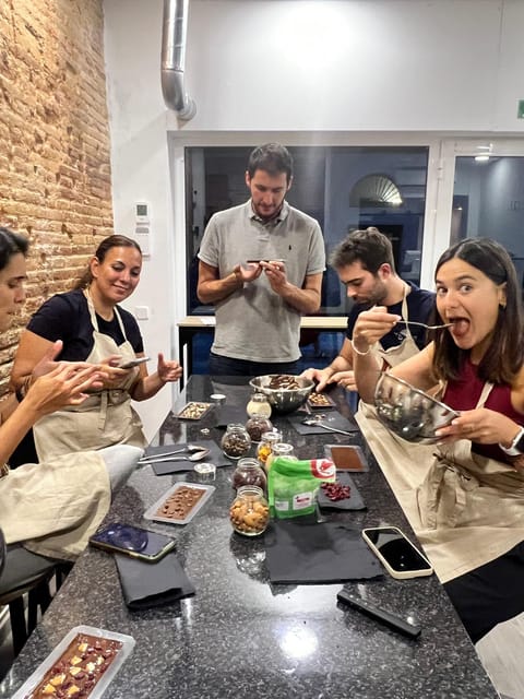 Bean to Bar Chocolate Workshop in Barcelona - Cocoa drinks and regional chocolate tasting