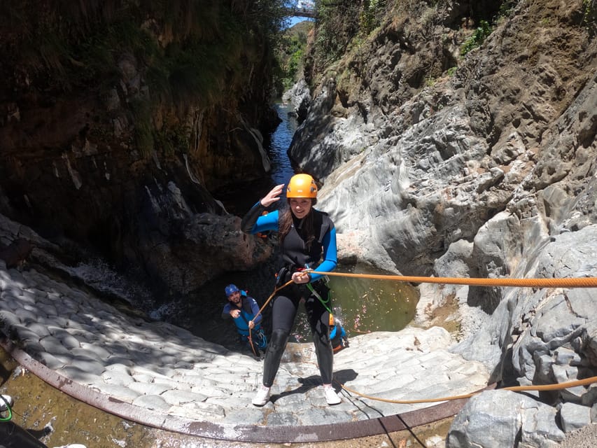 Benahavís: Canyoning Guided Tour at Guadalmina River - Meeting the guides at Parque Torre Leonera