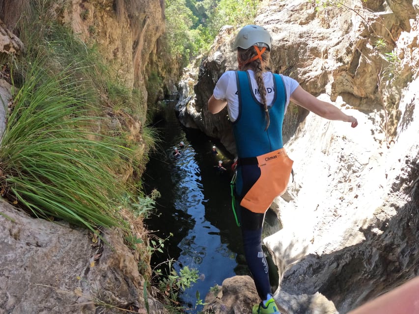 Benahavís: Canyoning Guided Tour at Guadalmina River - Learning the 5-meter rappel