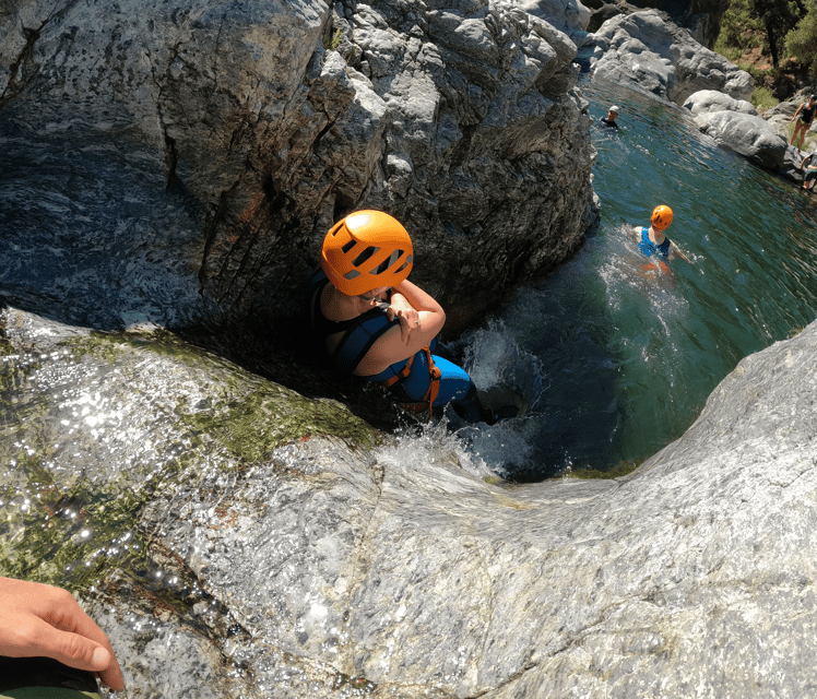 Benahavís: Canyoning Guided Tour at Guadalmina River - Getting fitted with a wetsuit and helmet