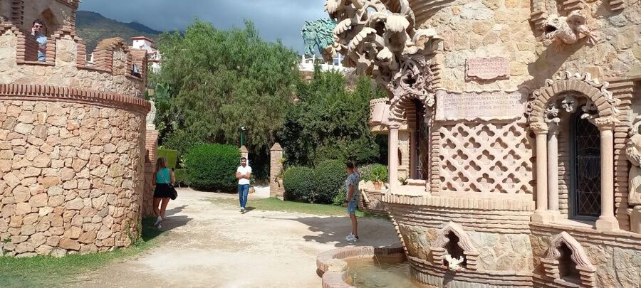 Benalmadena: Colomares Castle Tour with Entry Ticket - Following the Columbus story through stone