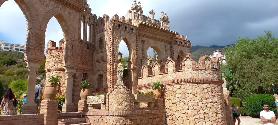 Benalmadena: Colomares Castle Tour with Entry Ticket - Why the $10 price is good value