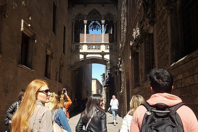 Best of Barcelona: Sagrada Familia & Park Guell Tour with Pick-up - Eixample and Passeig de Gràcia’s modernist façades