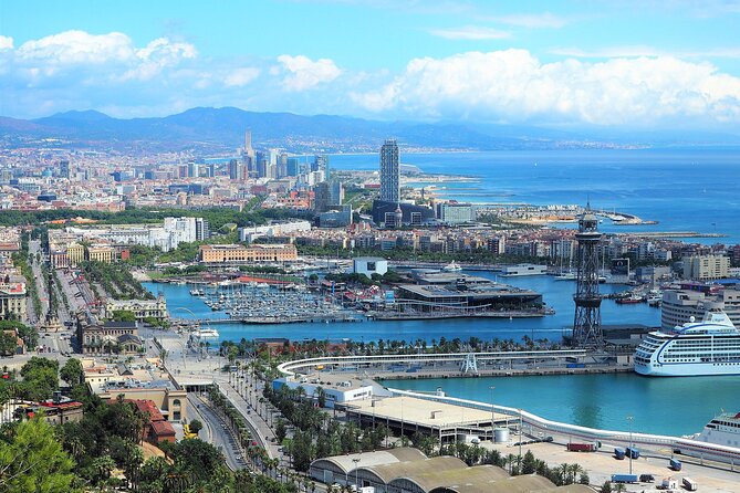 Best of Barcelona: Sagrada Familia & Park Guell Tour with Pick-up - Transport, group size, and the real pace