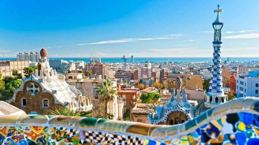 Best of Barcelona: Sagrada Familia & Park Guell with Pickup - Lunch and a needed pause