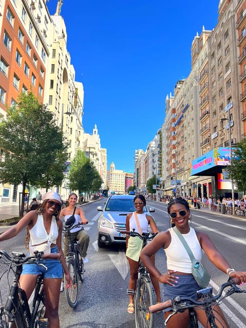 Best of Madrid: 3-Hour Guided Bike Tour in Small Groups - Retiro Park: the easiest and prettiest opening