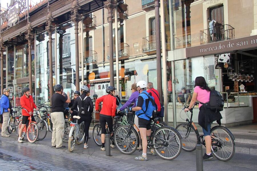 Best of Madrid: 3-Hour Guided Bike Tour in Small Groups - La Latina and Mercado de Cebada: the useful halfway pause