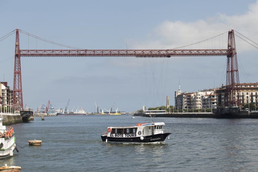 Bilbao: Bilbao Estuary and Abra Bay Boat Tour - The Guggenheim from the river