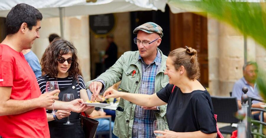 Bilbao: Exclusive Food & Wine Tasting Tour with Local Guide - Why pintxos are the right introduction to Bilbao