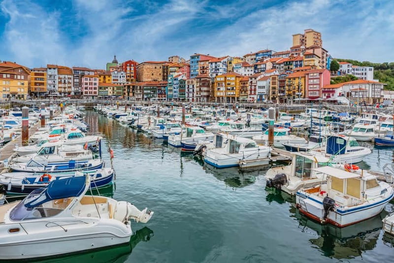 Bilbao: Gaztelugatxe, Bermeo, Mundaka, Gernika, & Wine Tour - Mundaka, surf culture and your lunch break