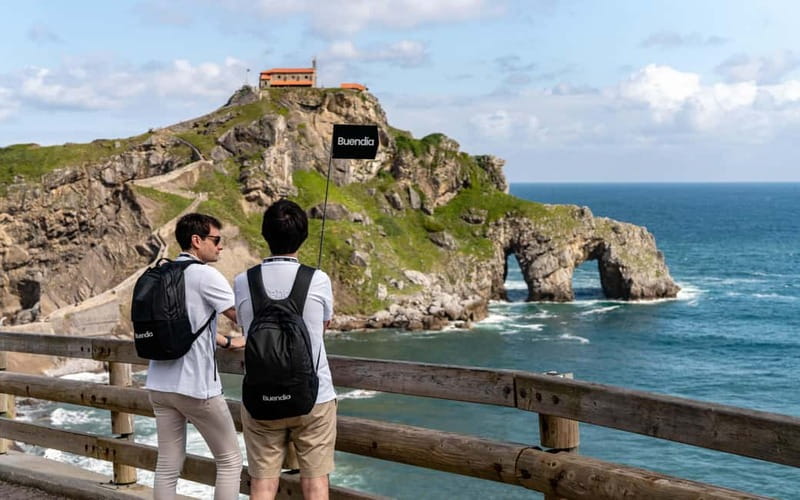 Bilbao: Gaztelugatxe, Bermeo, Mundaka, Gernika, & Wine Tour - Meeting the bus beside the Guggenheim’s Puppy