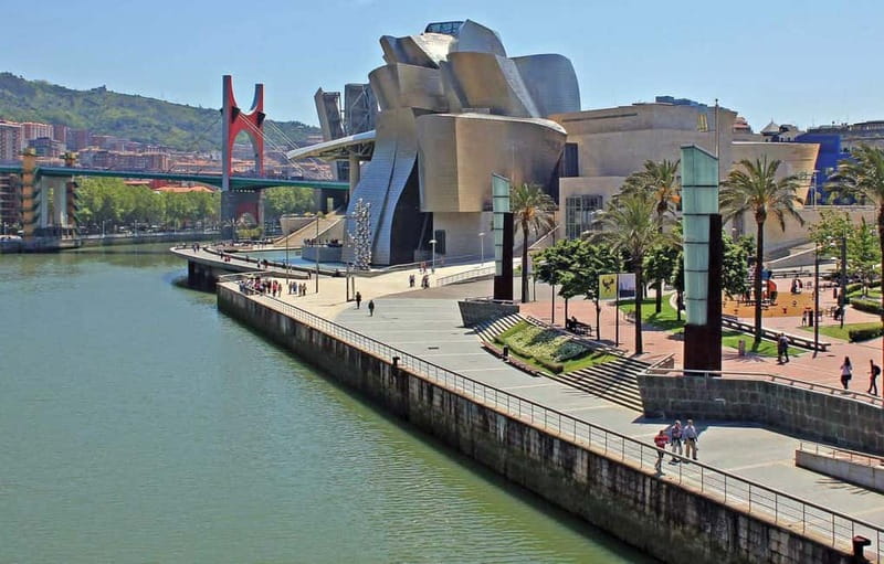 Bilbao: Guggenheim Museum Tour with Skip-the-Line Tickets - Why the Guggenheim deserves a guided visit