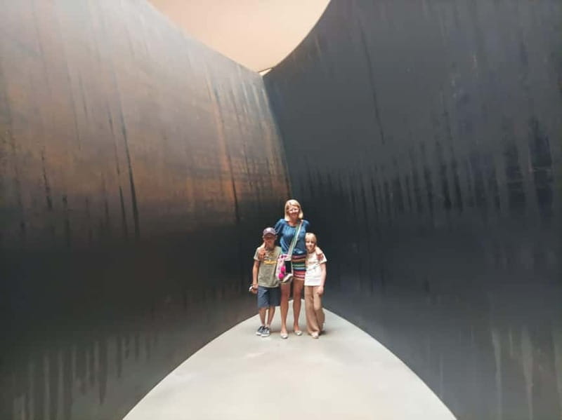 Bilbao: Guggenheim Museum Tour with Skip-the-Line Tickets - Small-group format and personal attention