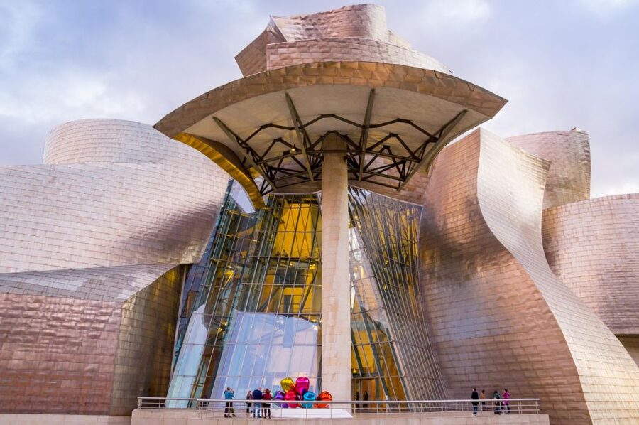 Bilbao: Private & Exclusive Guggenheim Museum Guided Tour - Meeting your guide inside the museum