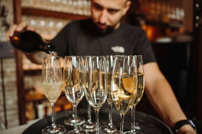 Bohemian Barcelona Neighborhood Evening Tapas & Wine Tour - Why El Born is the right setting for a food walk