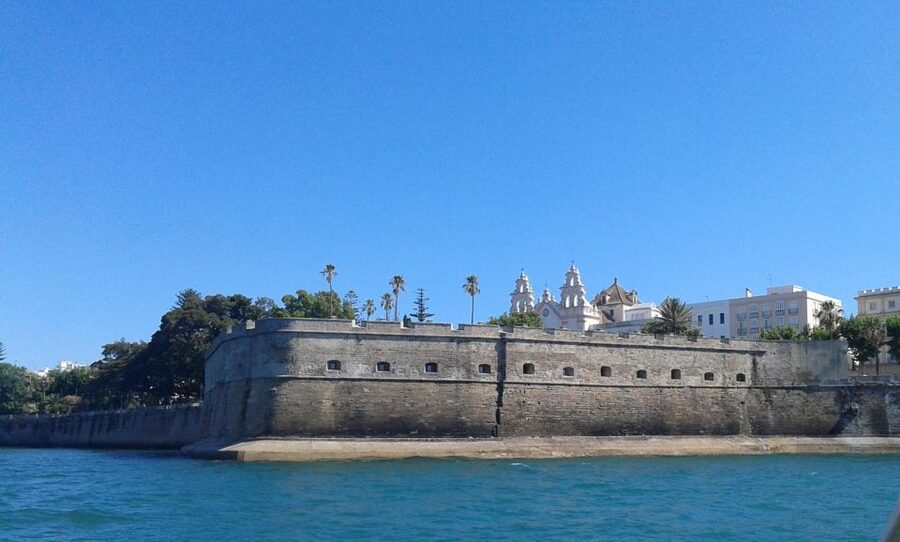 Cádiz: Bay of Cádiz Catamaran Tour with Host - What this Cádiz cruise actually feels like
