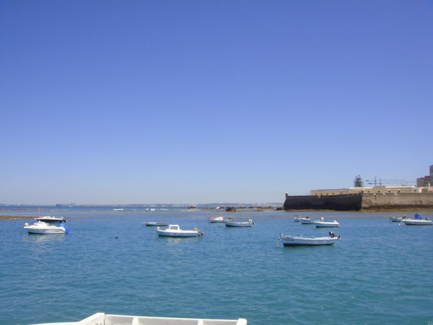 Cádiz: Bay of Cádiz Catamaran Tour with Host - The onboard experience, from seating to snacks