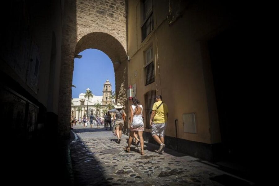 Cadiz: Guided City Tour - El Pópulo and Cadiz’s oldest layers