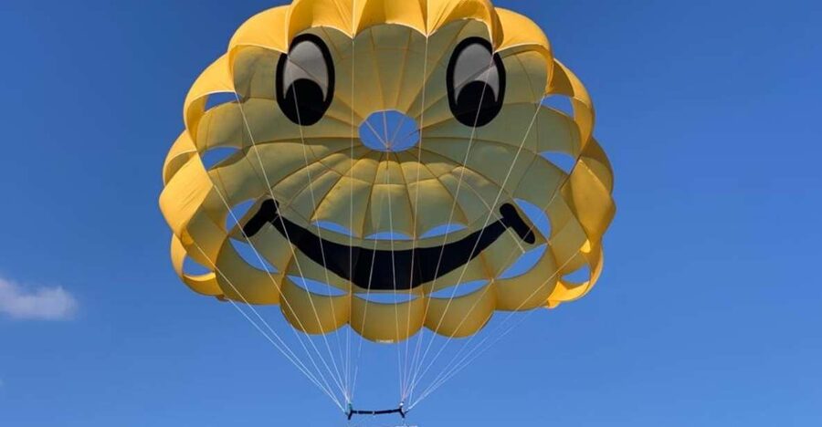 Cala Bona: Parasailing Experience - From the meeting point to the speedboat