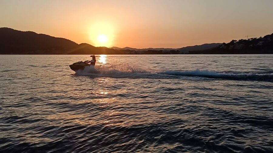 Cala Millor: Jetski Tour of Sea Lion Cave or Caves of Artà - The five-minute briefing in Cala Bona