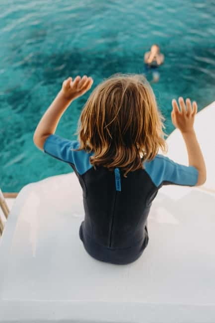 Cala'n Bosc: 3.5-Hour South Coast Sightseeing Boat Trip - Commentary and crew service