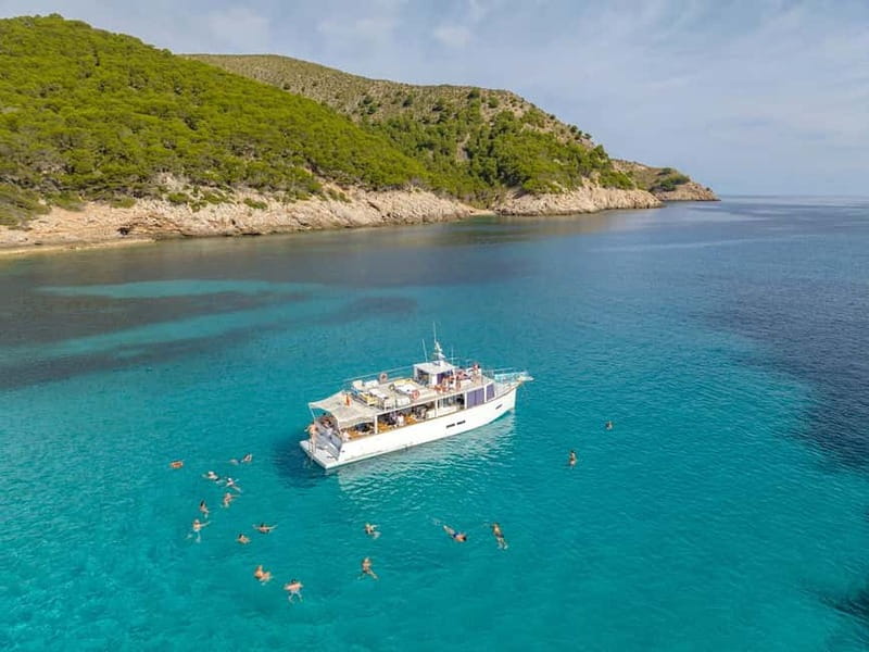 Cala Rajada: Boat Excursion with Drinks and Food - Meeting the boat at Cala Ratjada Port