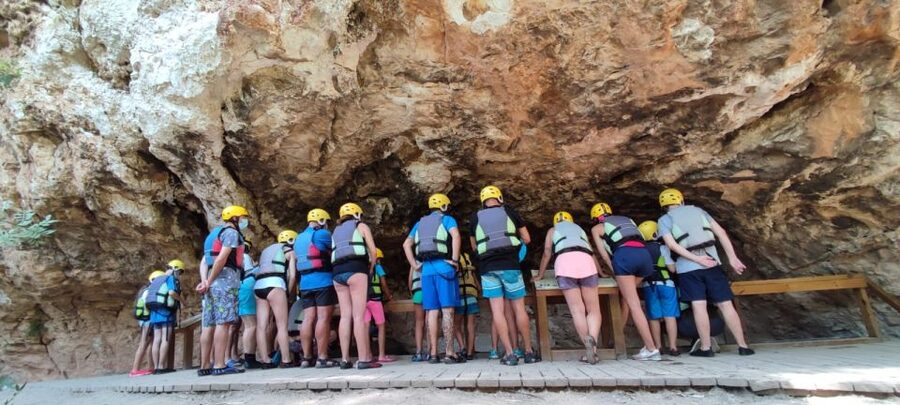Calasparra: Almadenes Canyon Rafting with Caves and Rock Art - Guides, languages, and the group atmosphere