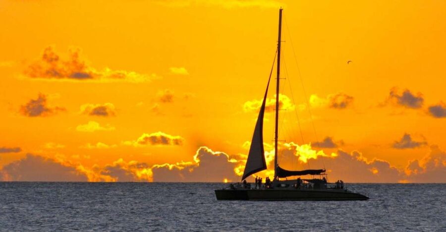 Cambrils: Costa Dorada Sunset Catamaran Cruise with Drinks - Sailing Along the Costa Dorada