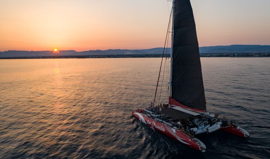 Cambrils: Sunset Catamaran Cruise with Drinks - Key points at a glance