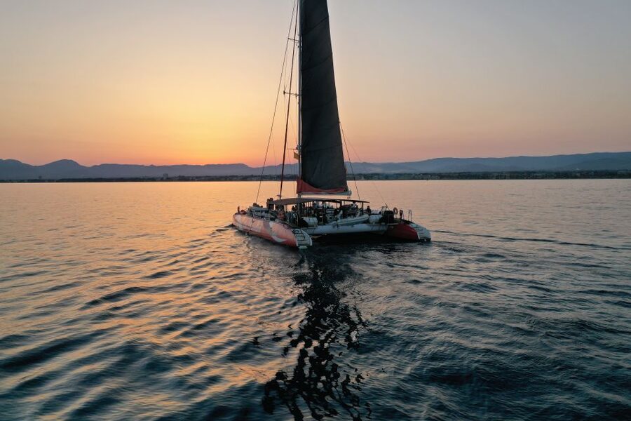 Cambrils: Sunset Catamaran Cruise with Drinks - Anchoring near the Costa Dorada