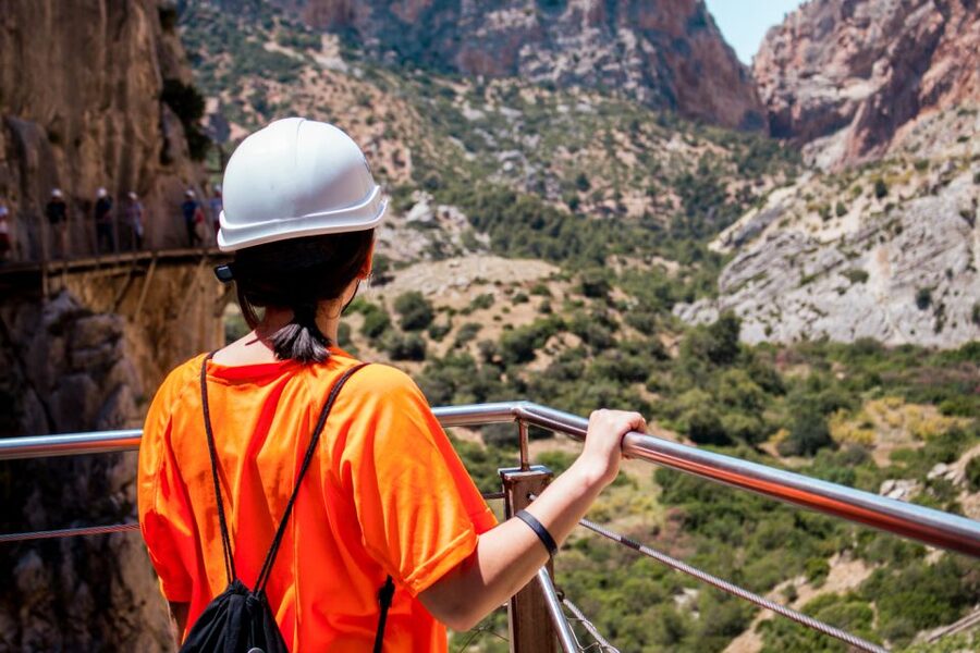 Caminito del Rey: Guided Hiking Tour with Entrance Tickets - Helmets, instructions, and the first steps