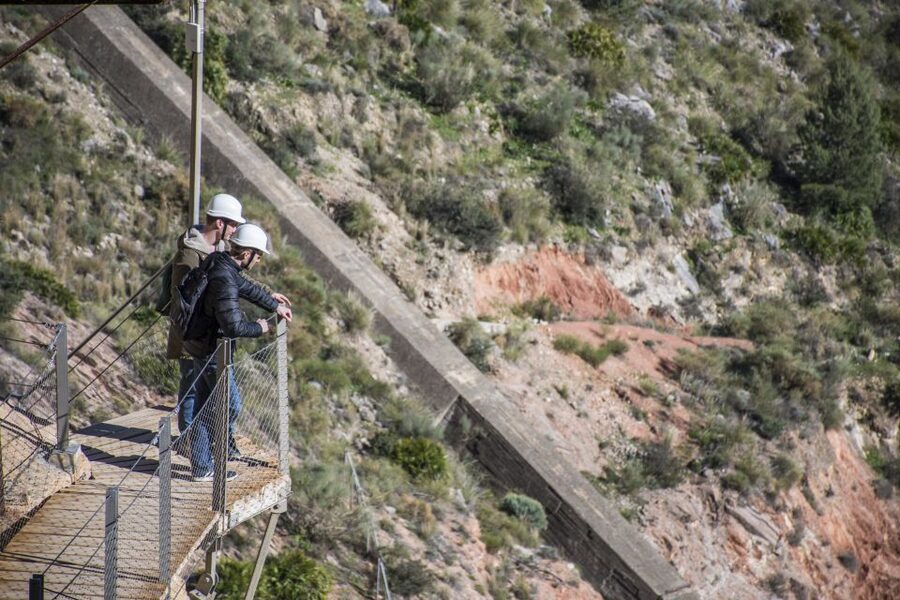 Caminito del Rey: Guided Hiking Tour with Entrance Tickets - What the guide adds to the route