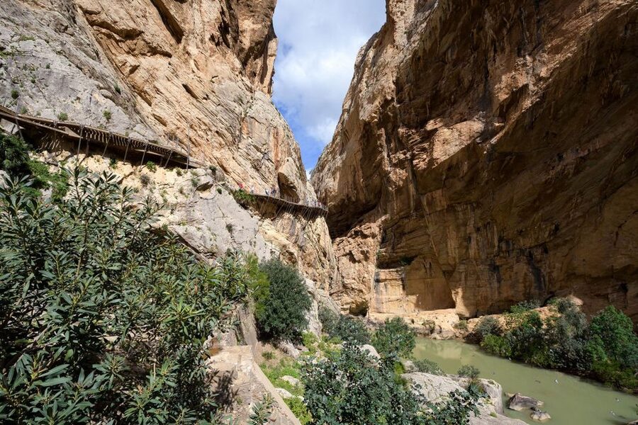 Caminito del Rey: Guided Tour with 1 Drink and Shuttle Bus - Is the route difficult?
