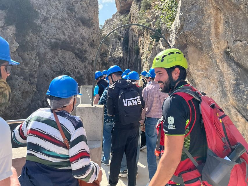 Caminito del Rey: Tour with Official Guide and Drink - Gorges, tunnels, and the Guadalhorce River