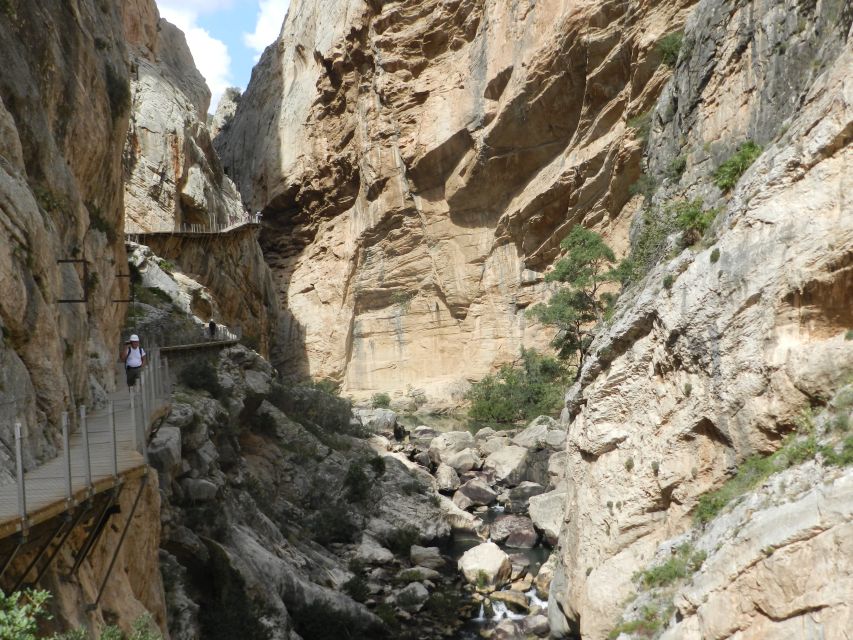 Caminito del Rey: Trekking Tour with Hiking Guide - What to bring and what to leave behind