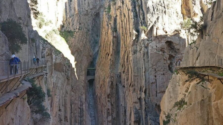 Caminito del Rey: Trekking Tour with Hiking Guide - Meeting at El Kiosko and getting started